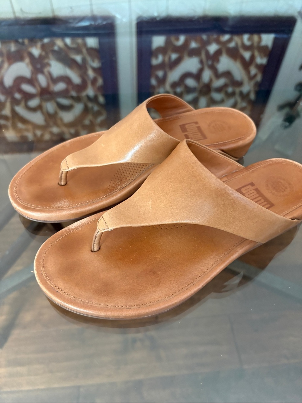 Fitflop Leather Thong Sandals in Tan - Comfortable Women’s Flip Flops